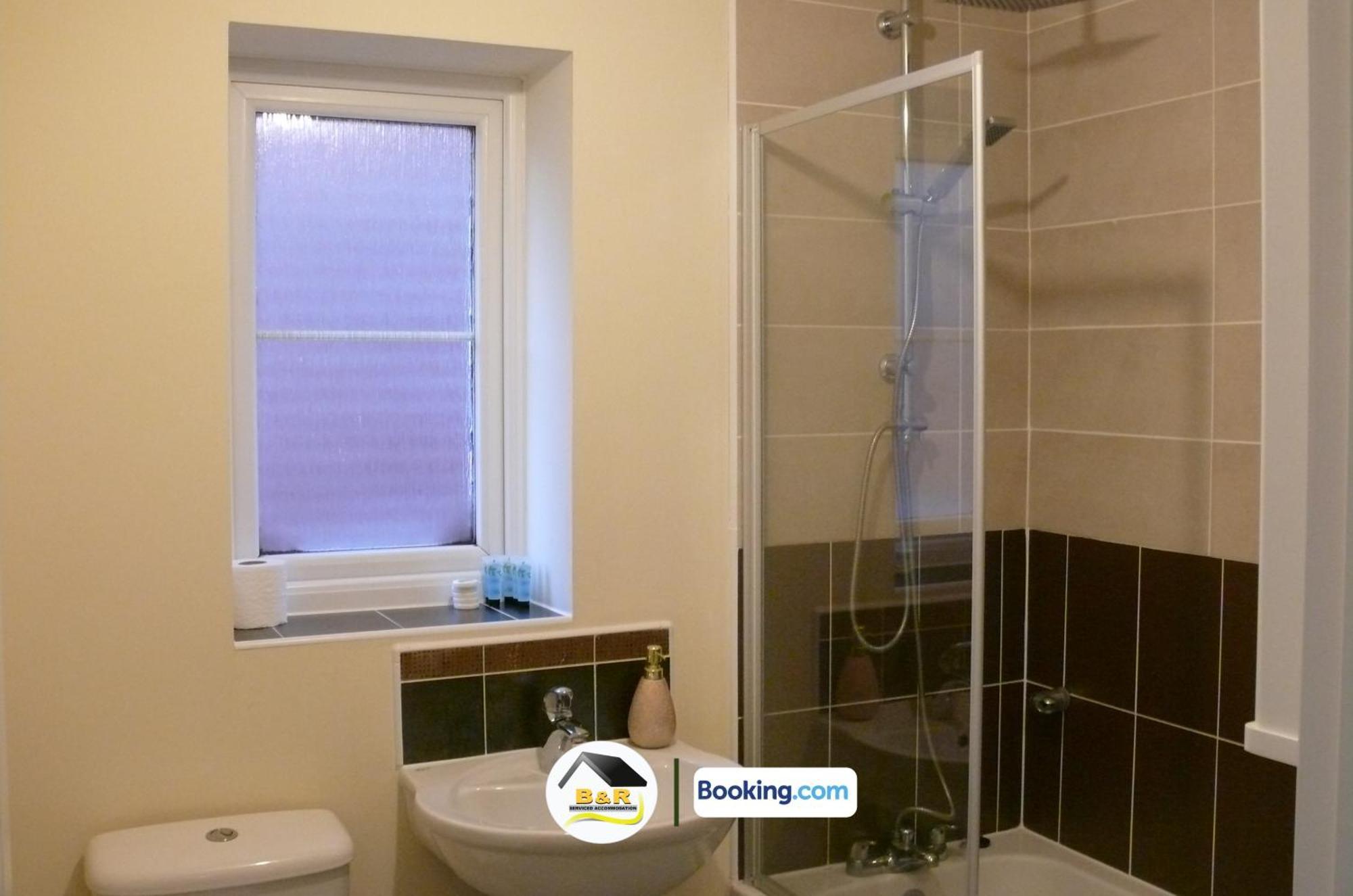 3 Bedroom House By B And R Serviced Accommodation Amesbury With Super Fast Wi-Fi 145Mbps Luaran gambar