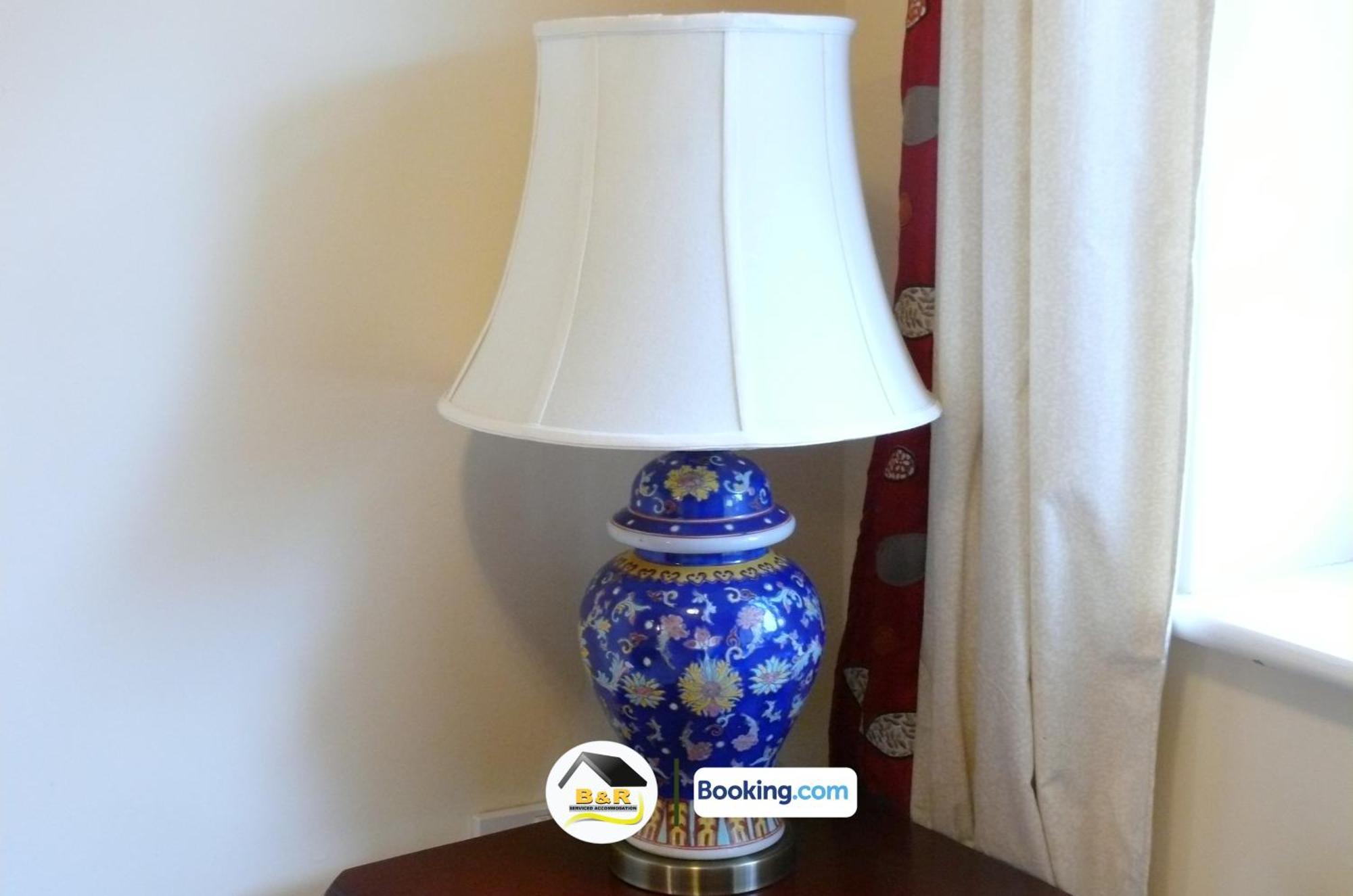3 Bedroom House By B And R Serviced Accommodation Amesbury With Super Fast Wi-Fi 145Mbps Luaran gambar