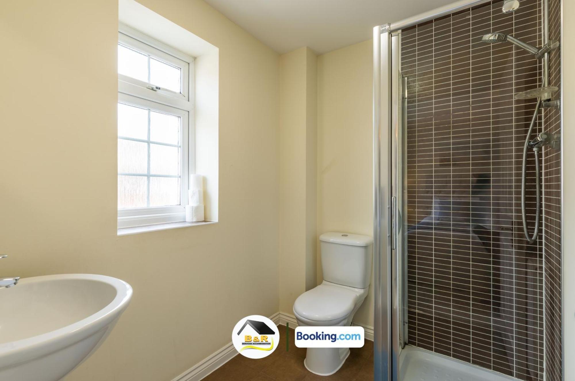 3 Bedroom House By B And R Serviced Accommodation Amesbury With Super Fast Wi-Fi 145Mbps Luaran gambar
